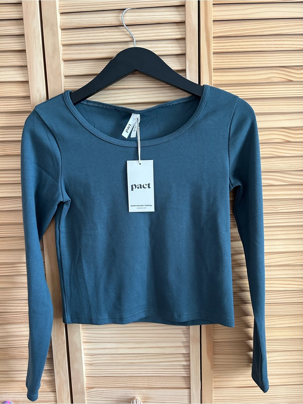 Pact crop long sleeve top